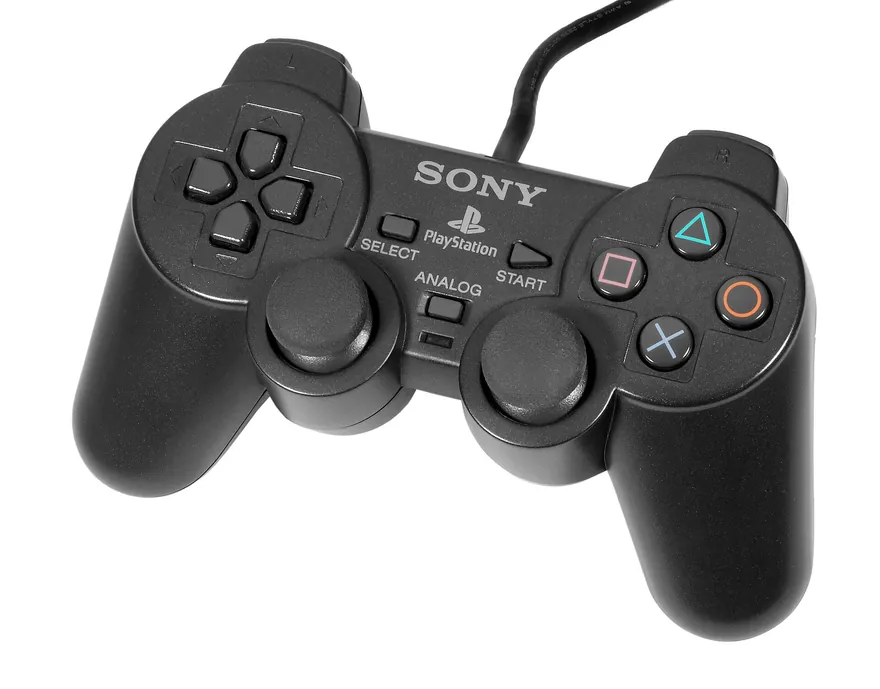 Comando de videojogos sobre fundo escuro
